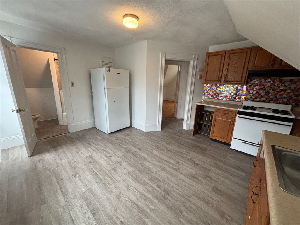 Sunny 1-Bed for Rent in Medford